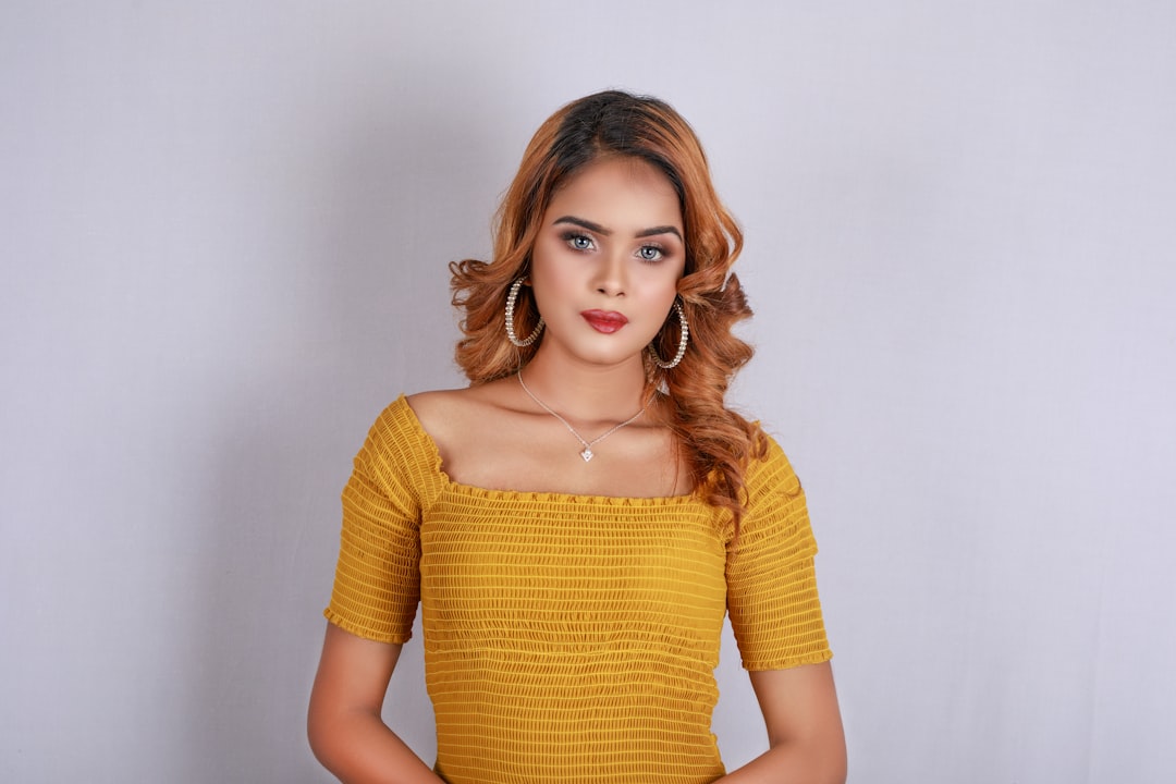 Photo mustard dress